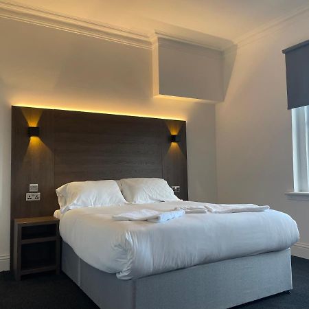 Glasgow Airport Apartments Пейсли Экстерьер фото