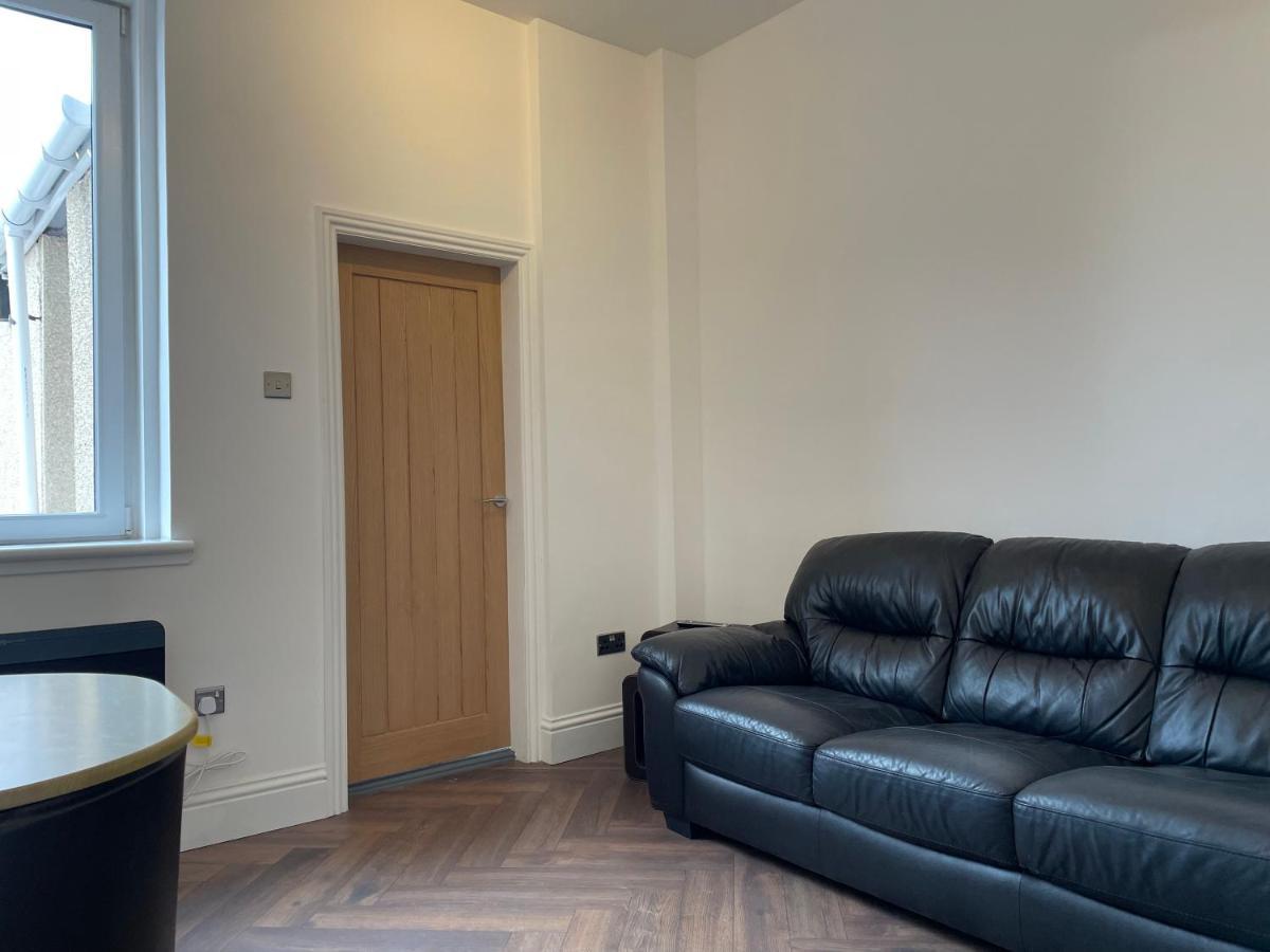 Glasgow Airport Apartments Пейсли Экстерьер фото