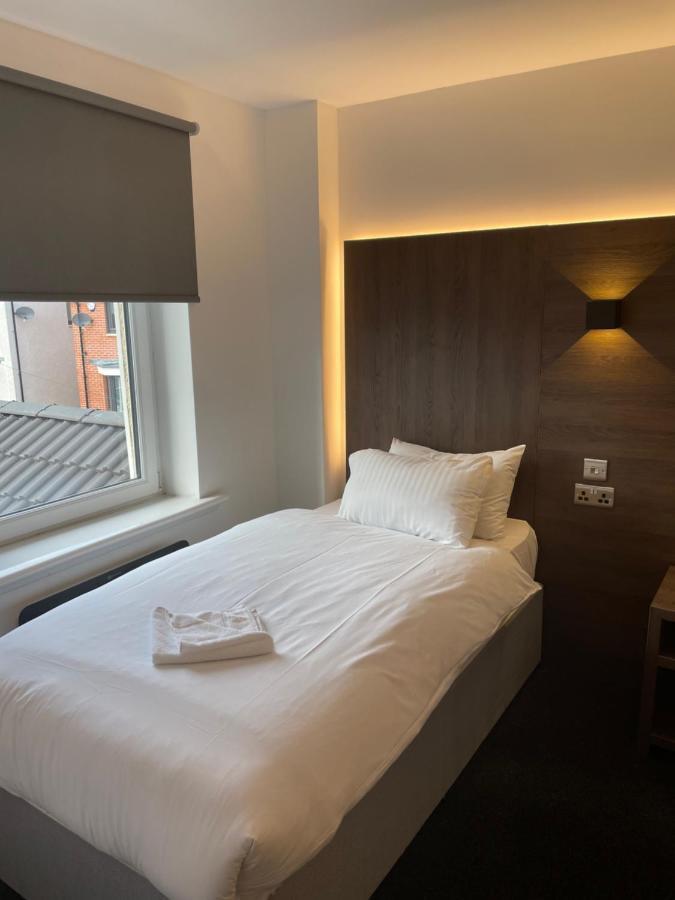 Glasgow Airport Apartments Пейсли Экстерьер фото