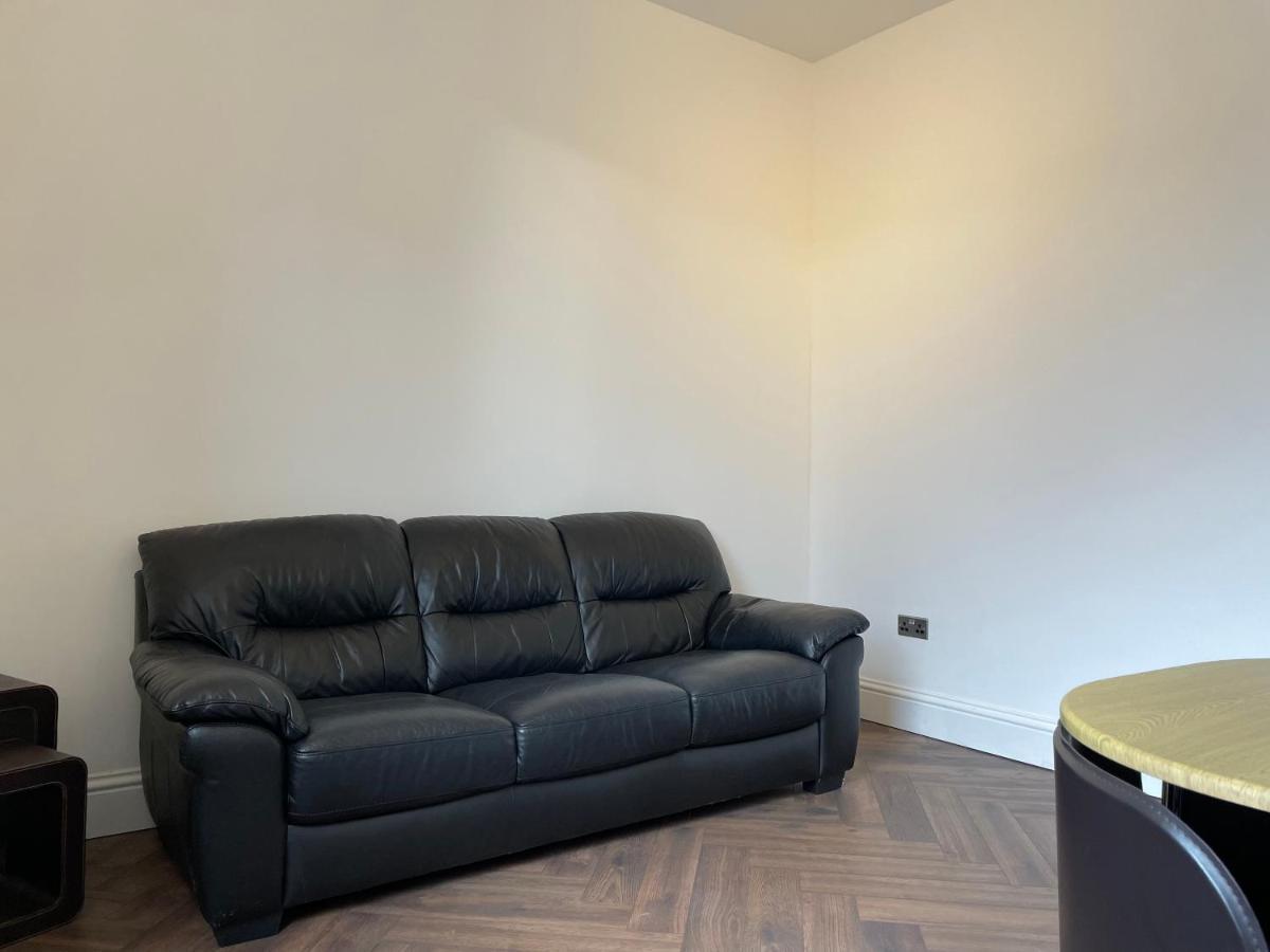 Glasgow Airport Apartments Пейсли Экстерьер фото
