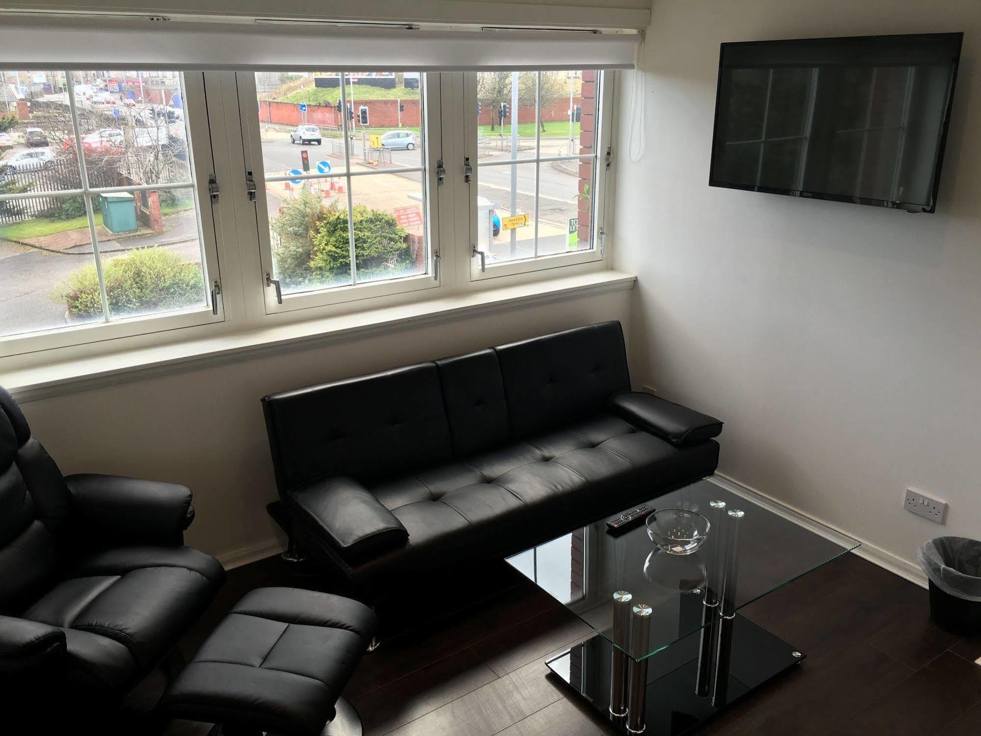 Glasgow Airport Apartments Пейсли Экстерьер фото