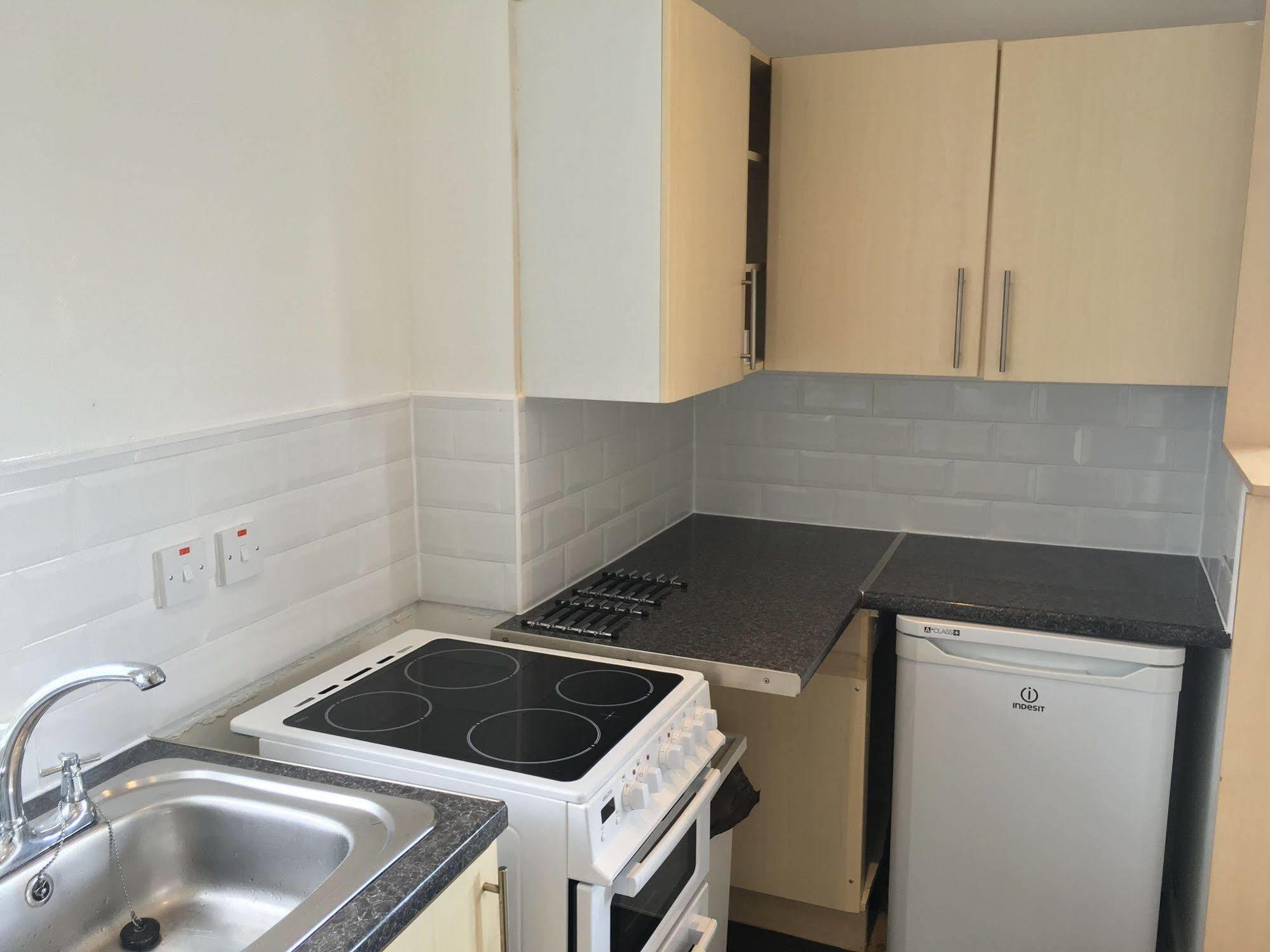 Glasgow Airport Apartments Пейсли Экстерьер фото