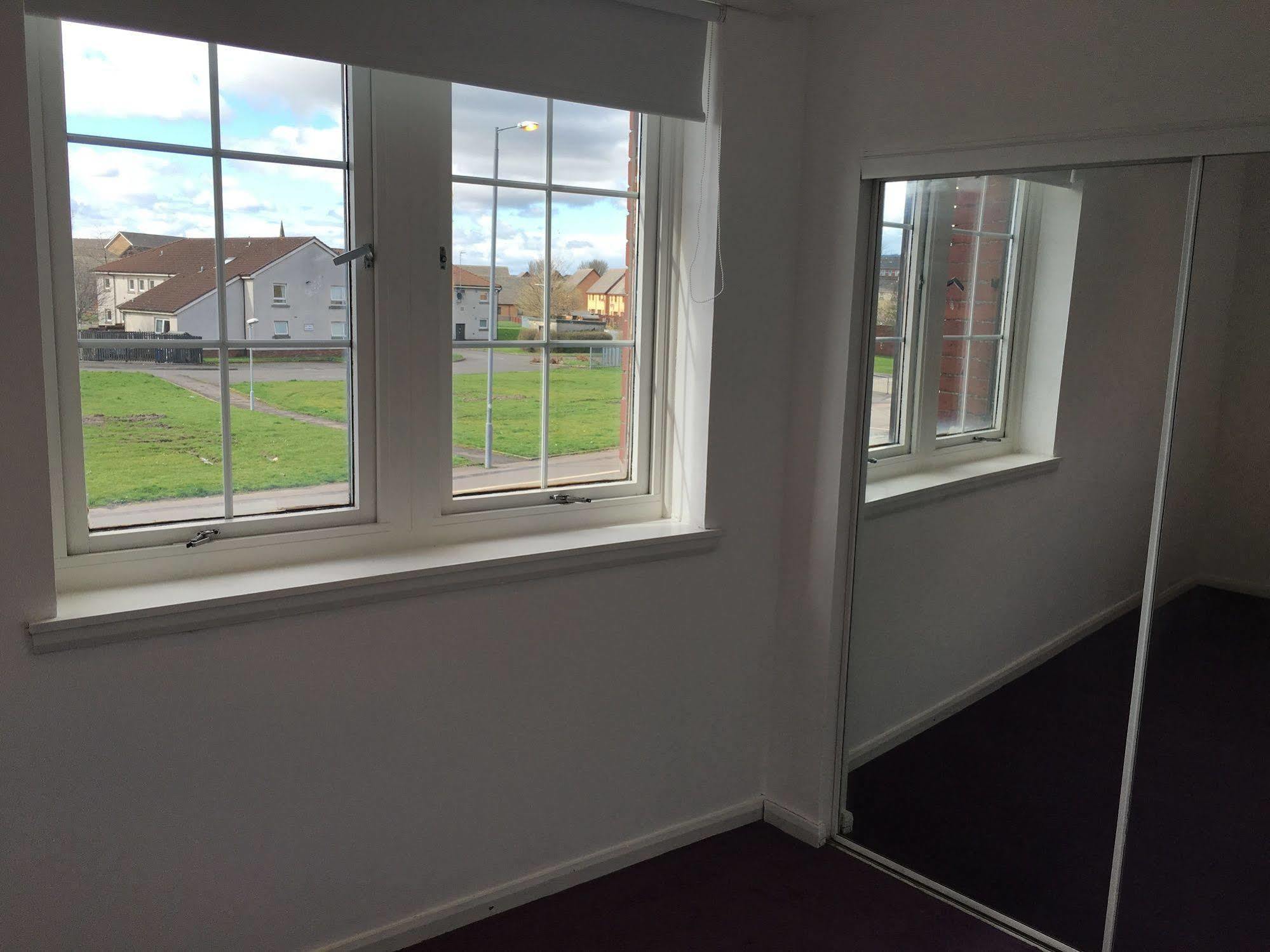 Glasgow Airport Apartments Пейсли Экстерьер фото