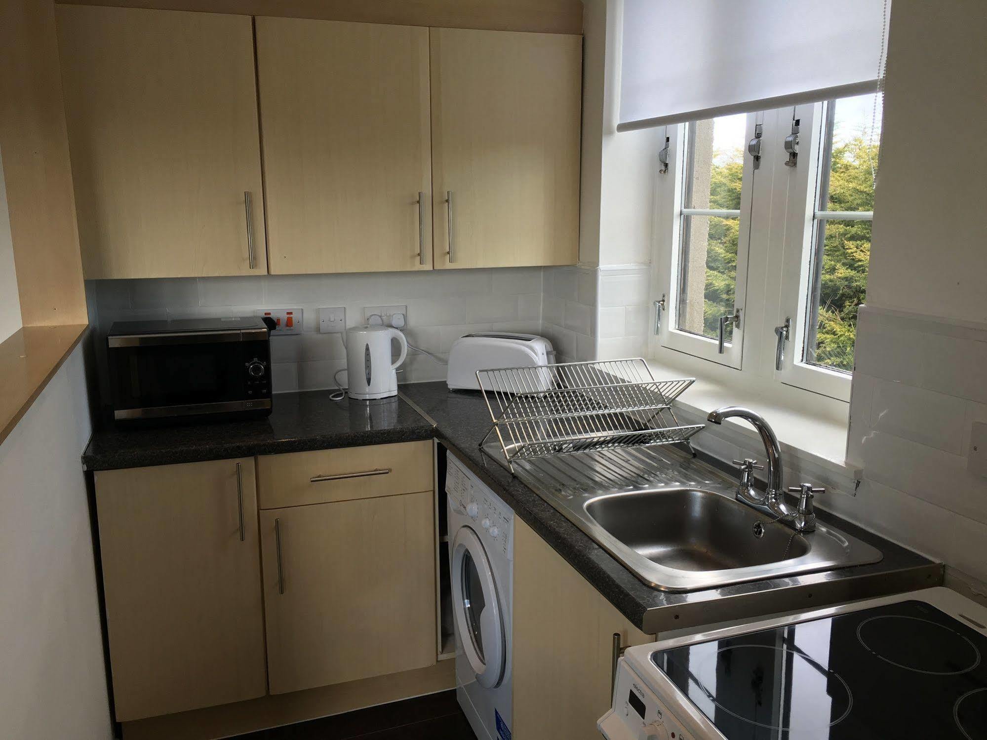 Glasgow Airport Apartments Пейсли Экстерьер фото