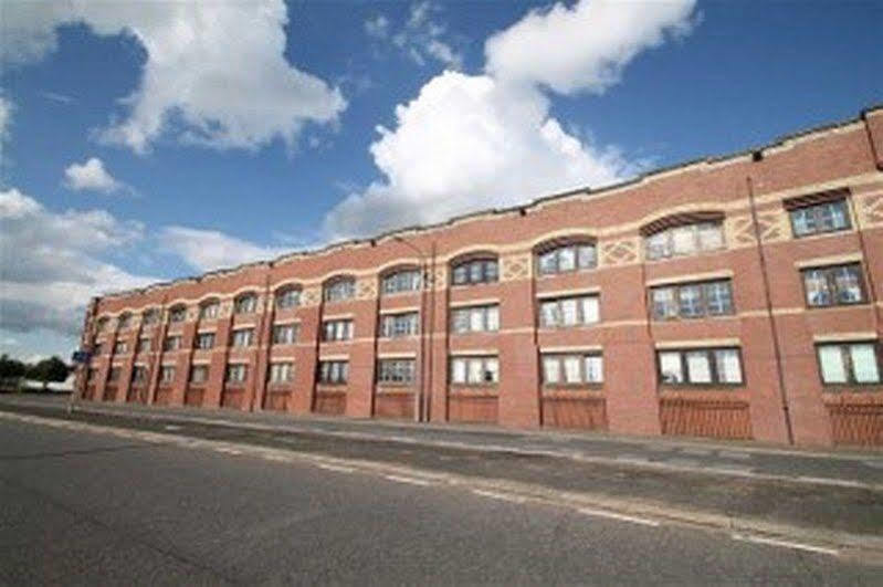 Glasgow Airport Apartments Пейсли Экстерьер фото